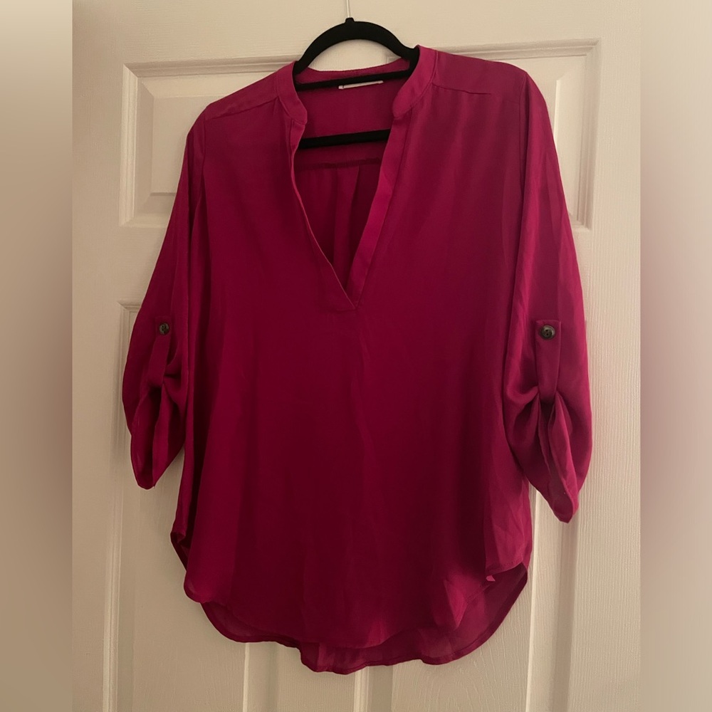 “Lush” Sheer Size M V-Neck Blouse in Berry